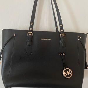 MK Voyager Medium Crossgrain Leather Tote Bag